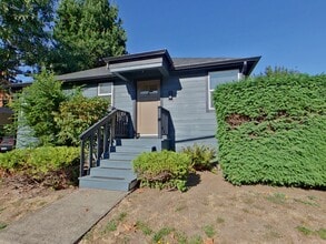 Building Photo - 484-490 E 14th Ave