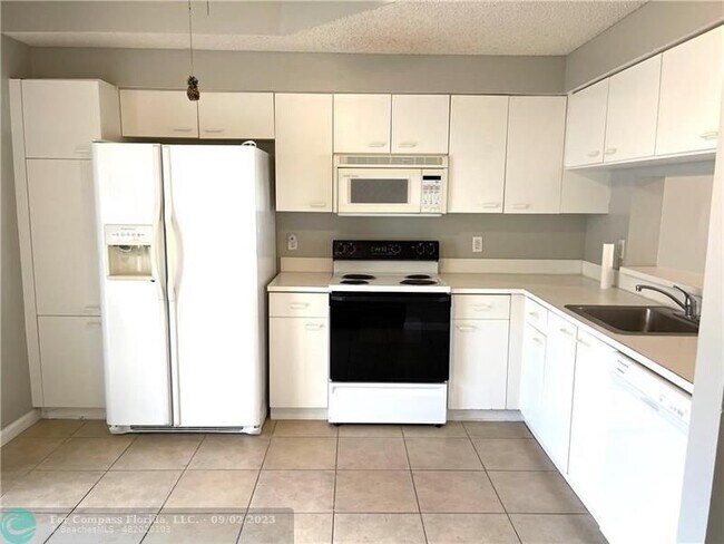 Foto del edificio - 9866 NW 57th Manor