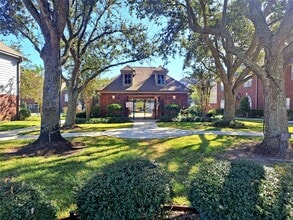 Building Photo - 1365 El Camino Village Dr