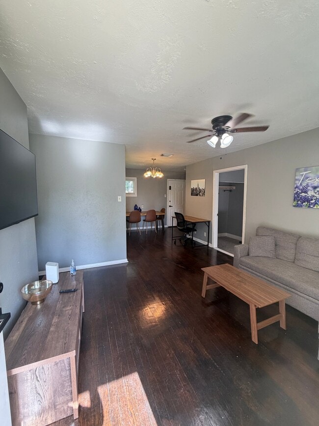 Building Photo - 9506 Sierra Dr