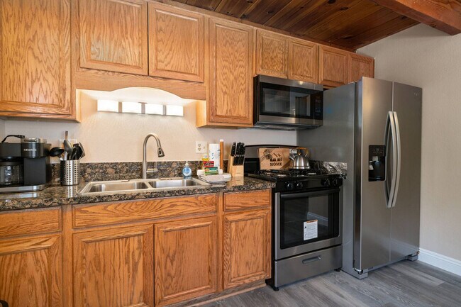 Foto del edificio - 355 Pine Ln