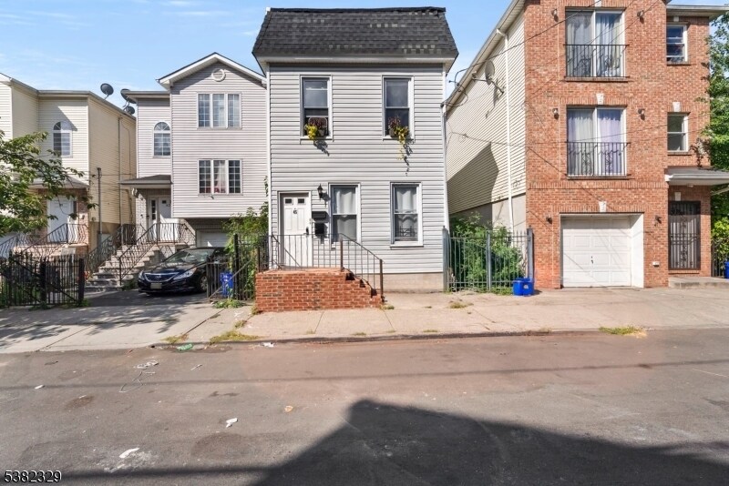 Primary Photo - 45 Blum St