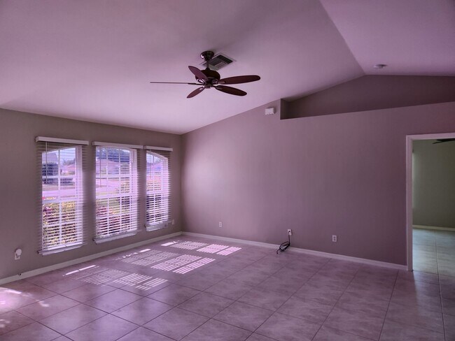 Foto del edificio - BEAUTIFUL 3 BR / 2 BA HOME AVAILABLE IN MIRROR LAKES