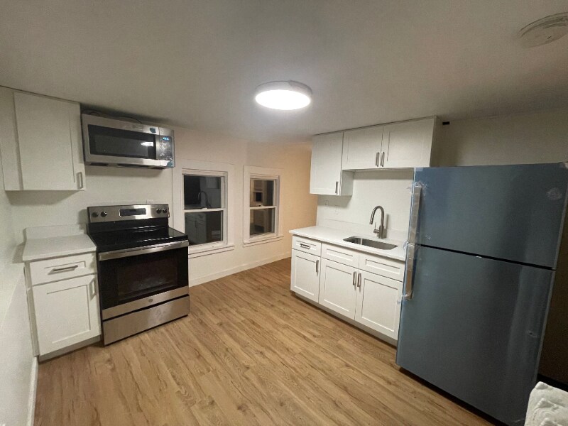 19 Chestnut St Unit 1, Manchester, CT 06040 Apartment for Rent in