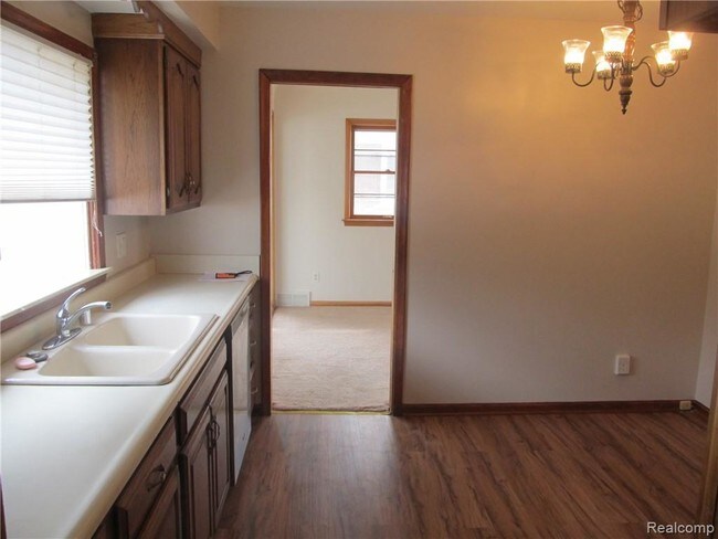 Foto del edificio - 17747 W Outer Dr