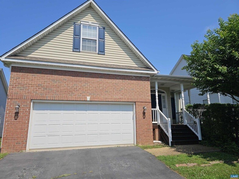 Foto principal - 134 Deerwood Dr