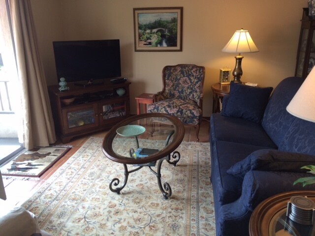 Sala de estar - 2512 Clairemont Dr