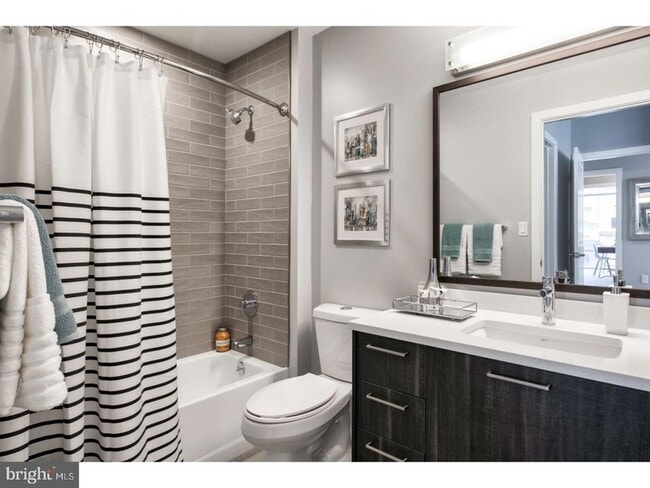 Building Photo - 1213 Walnut Street Unit 1B-1007