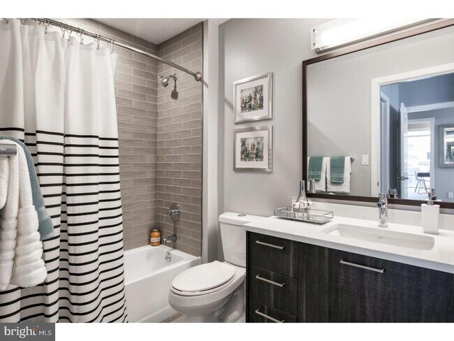 Building Photo - 1213 Walnut Street Unit 1B-1607