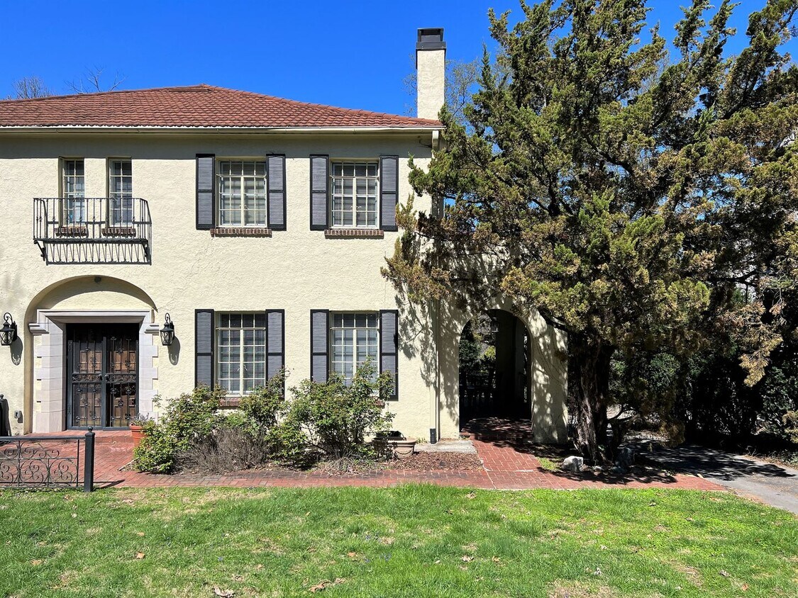 Foto principal - 4039 Kingston Pike