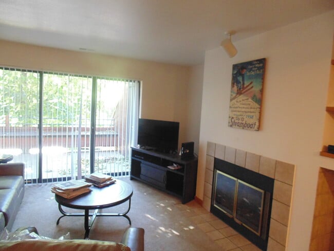Foto del edificio - All Inclusive Fully Furnished 2 bed 2 bath in Heart of Downtown Boulder 90 day lease or longer