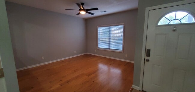 Building Photo - 111 Maddux Ln