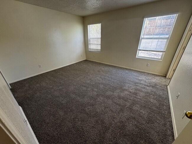 Foto del edificio - Great 3BR Home Near Cottonwood Mall!!