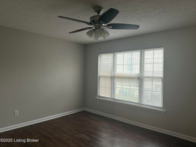 Foto del edificio - 9500 Bayberry Green Ln