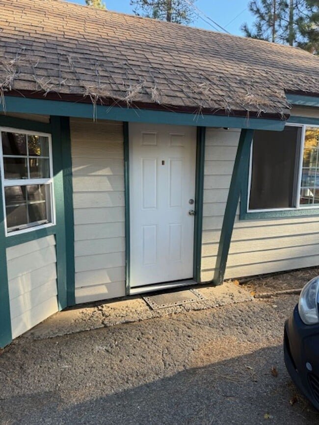 Building Photo - 909 Rubicon Trail