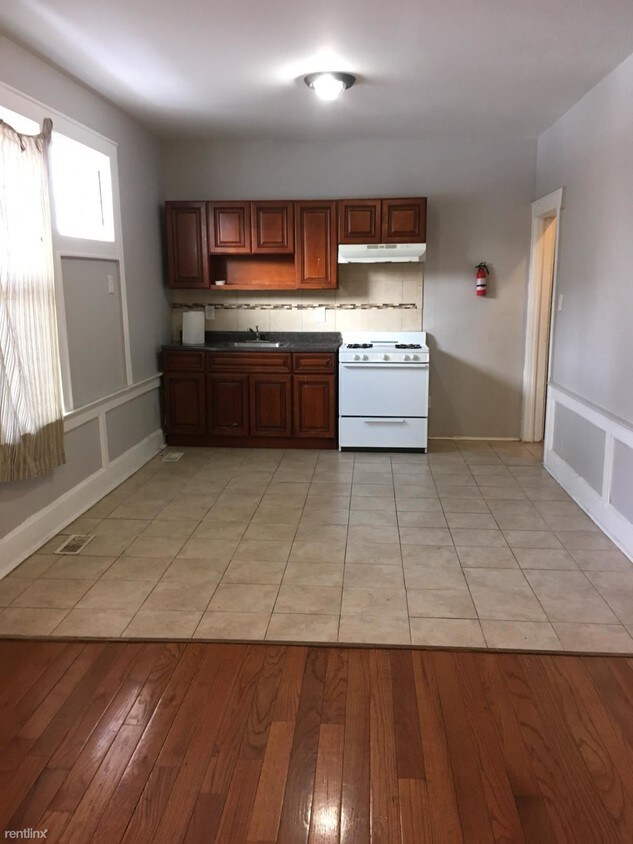 3 br, 1 bath - 57 Fabyan Pl Apt 3R - 3 br, 1 bath  - 57 Fabyan Pl Apt 3R