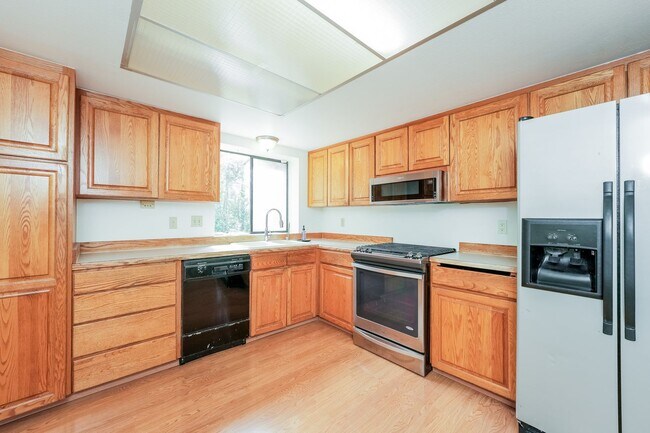 Building Photo - Charming 4 bed, 2.5 bath Lynnwood Home, $3...
