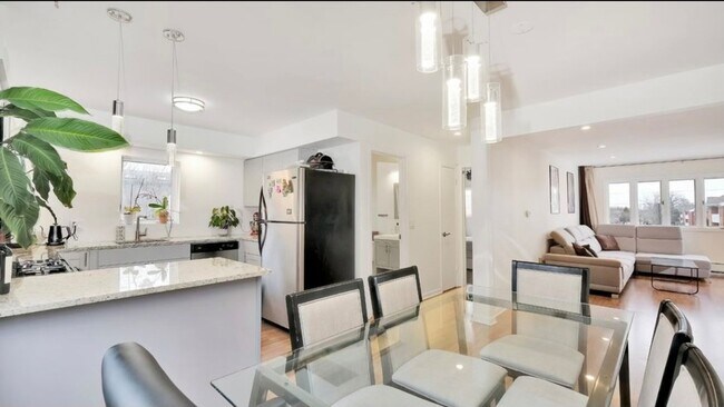 Foto del edificio - 6555 W Belmont Ave