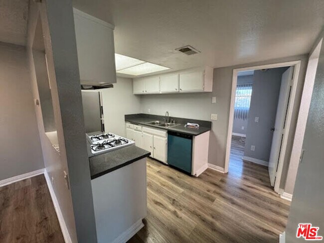 Foto del edificio - 7407 Haskell Ave
