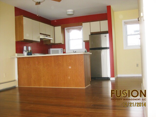 Building Photo - 232 Manhattan Dr