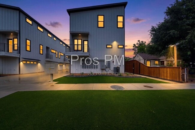 Interior Photo - 2226/2230 Shea Road