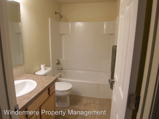 Building Photo - 2 br, 1 bath House - 1935 E Melrose #102