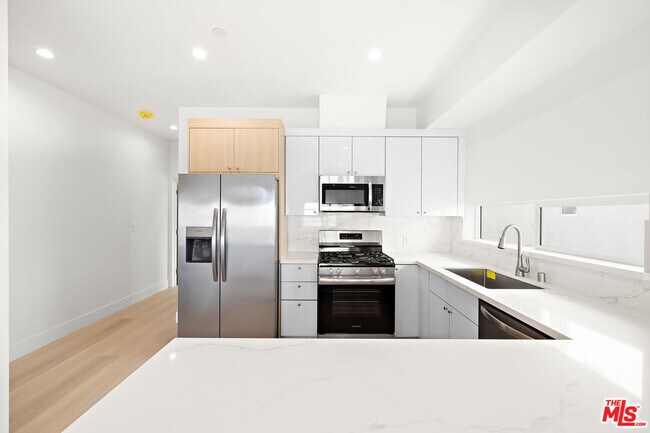 Foto del edificio - 5651 Case Ave