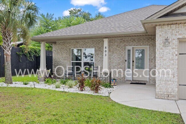 Building Photo - 803 Playground Rd