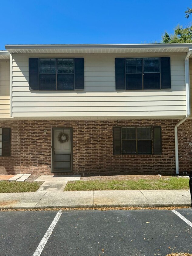 Primary Photo - Move in ready condo with community pool!