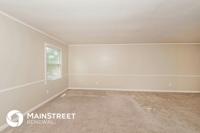 Building Photo - 636 Cresap Cir NE