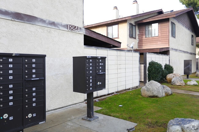 Building Photo - Westchester Townhomes