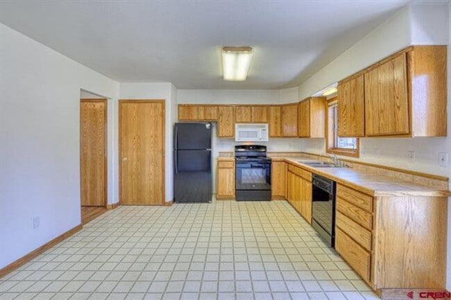 Building Photo - Spacious 2 Story Condo on East Golf