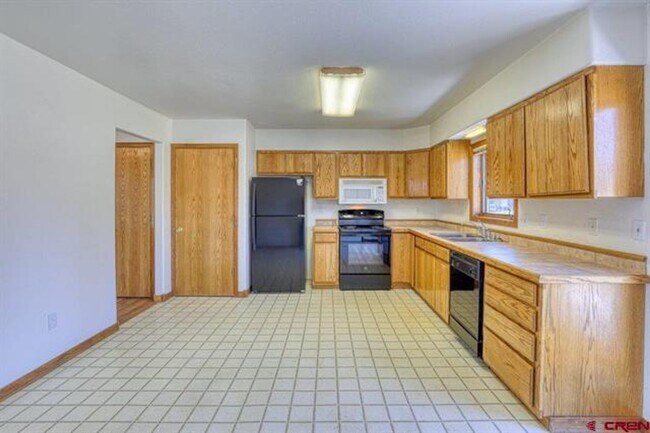 Foto del edificio - Spacious 2 Story Condo on East Golf