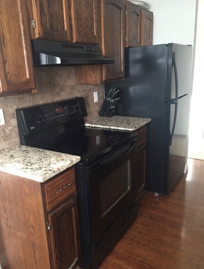 Photo du bâtiment - 1 Bed 1 Bath Unit in Edmonton, AB