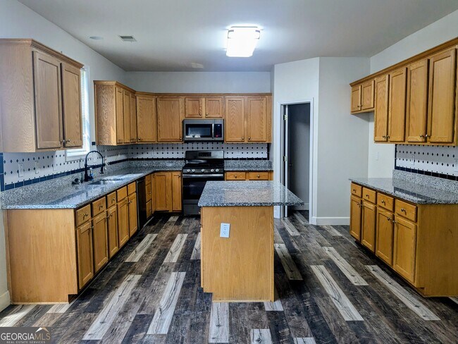 Foto del edificio - 137 Village Green Cir