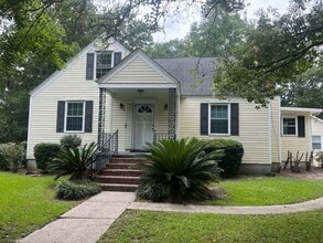 Building Photo - 27 Oak Forest Dr