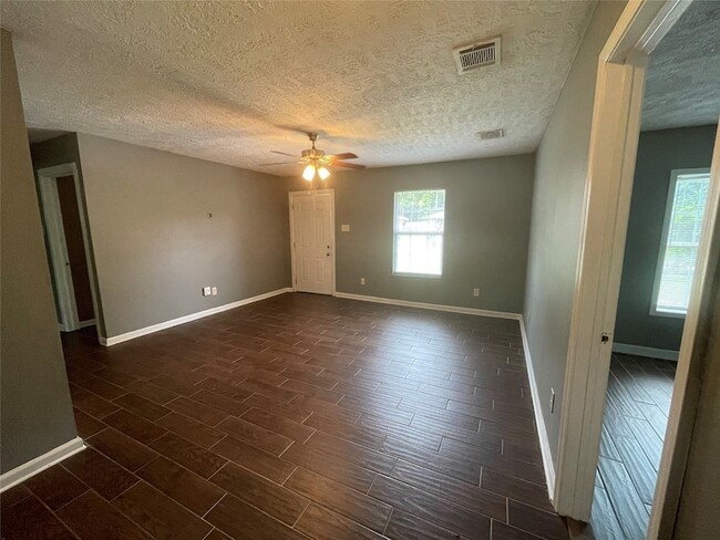 Building Photo - 4518 Oak Shadows Dr