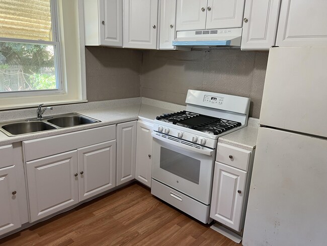 Foto del edificio - Large 4 Bedroom, 3 Story Home for Rent in ...