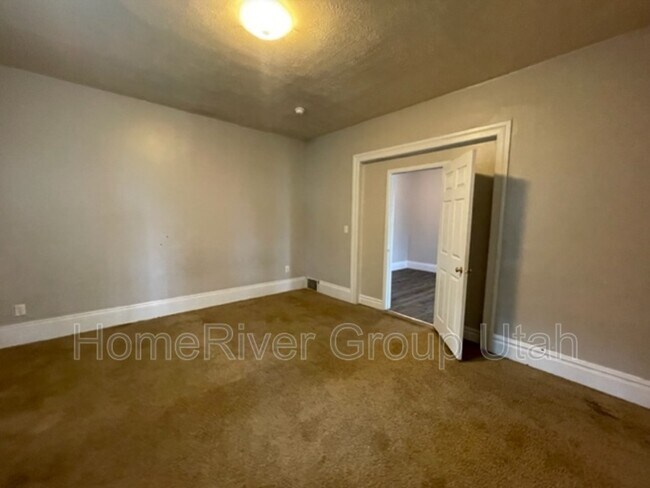 Building Photo - 672 N 200 W