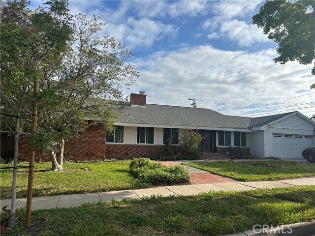 Foto del edificio - 3025 E Hillcrest Ave