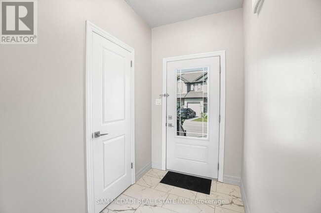 Photo du bâtiment - 1023 Devonshire Ave