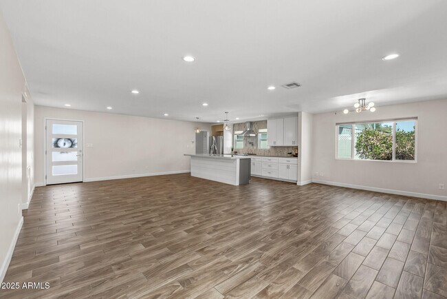 Building Photo - 5247 N 8th Pl