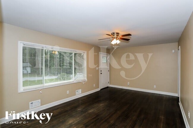 Foto del edificio - 1855 Shamrock Dr