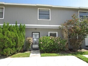 Building Photo - 10049 Lake Oak Cir