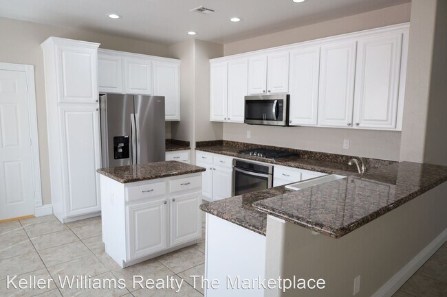 Foto del edificio - 4 br, 4 bath House - 861 Brunellos Ave