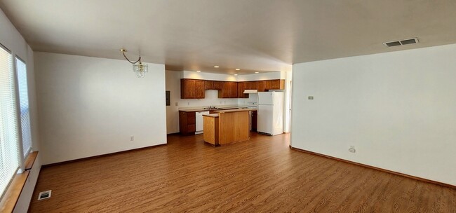 Foto del edificio - 1326 S Skyline Dr