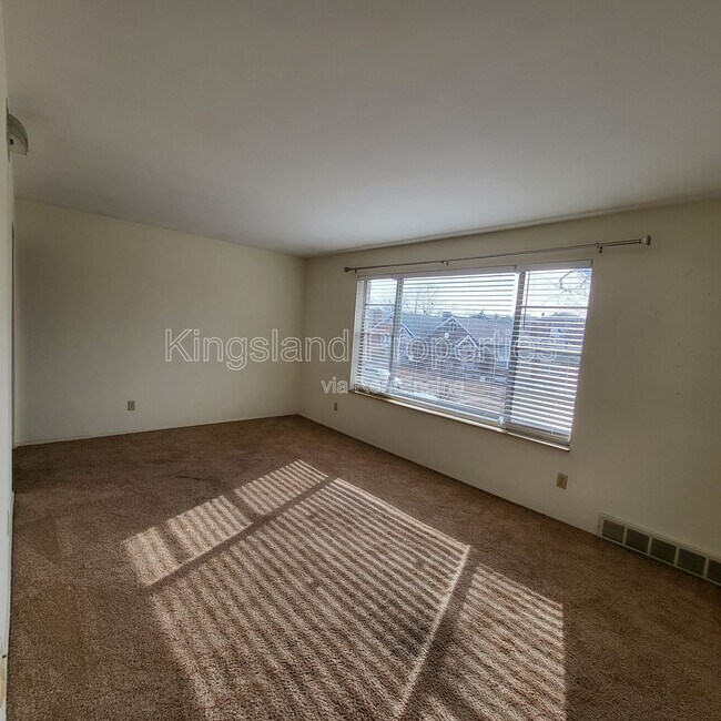 Building Photo - 5353 Walsh St