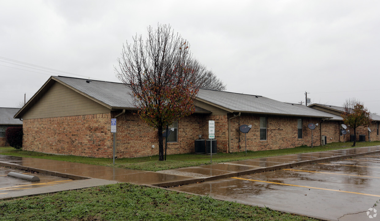 Primary Photo - Heritage Place Apartments