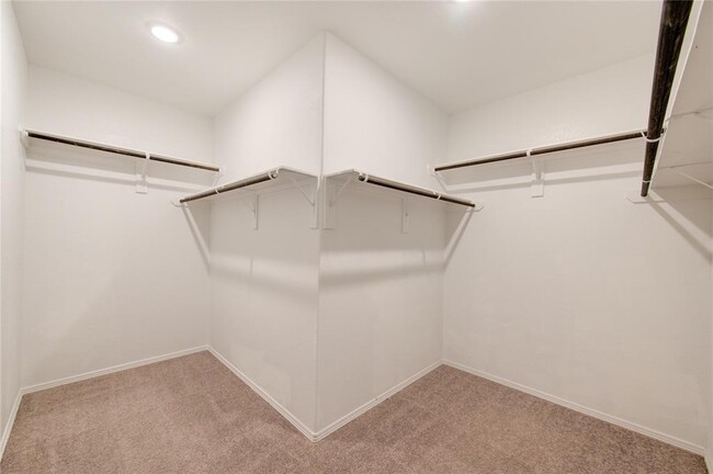 Building Photo - 5727 Aurora Grns Ln
