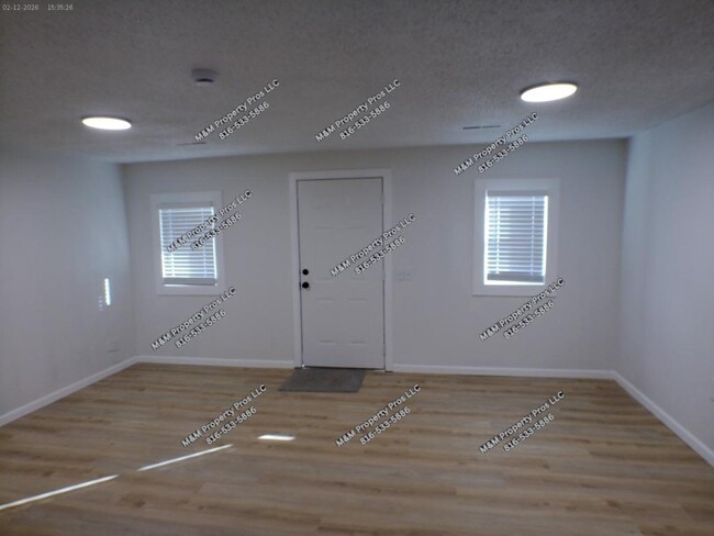 Foto del edificio - 8208 W 81st St